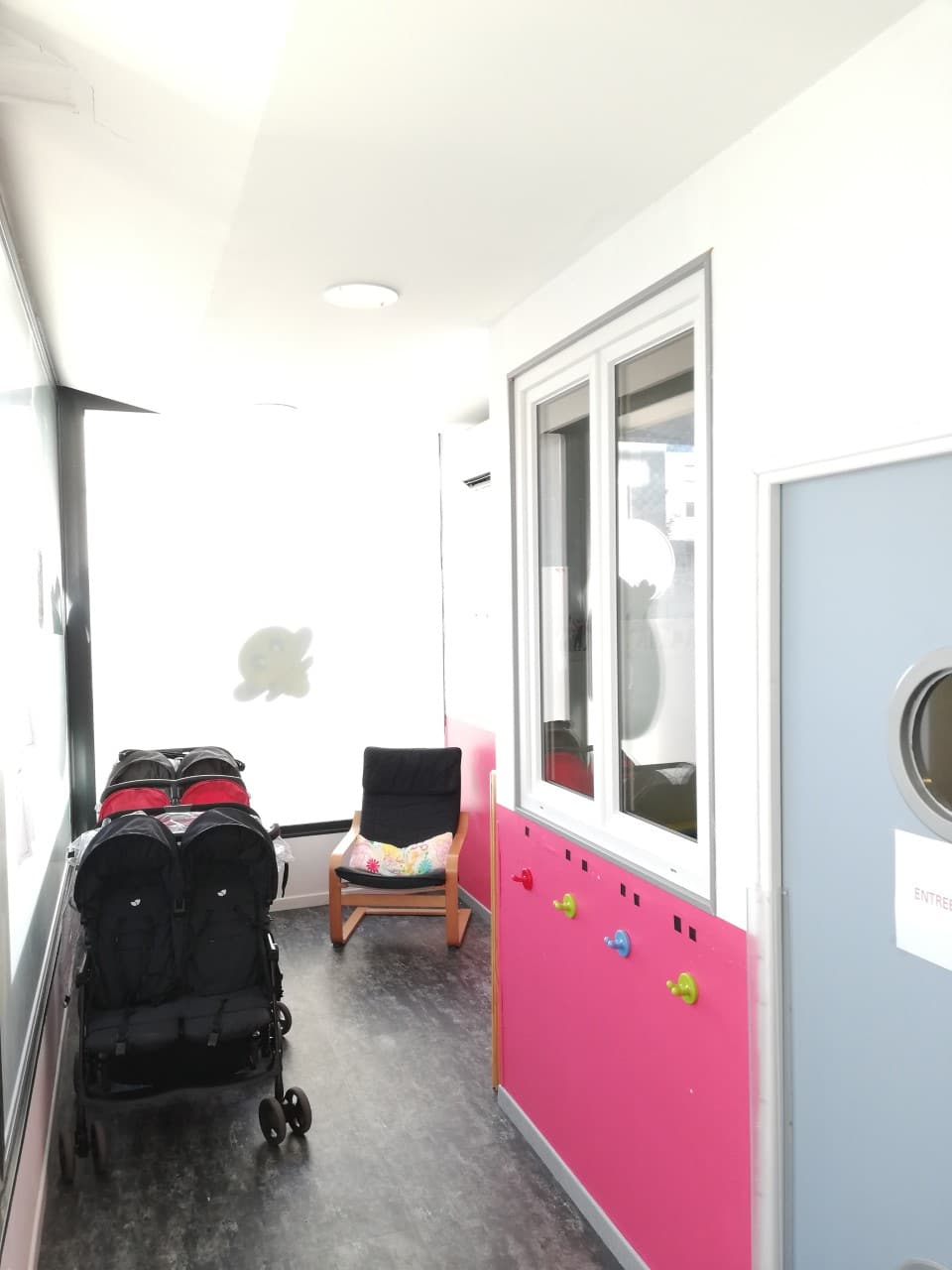 couloirs avec pousettes micro-crèche Fushia Le Havre